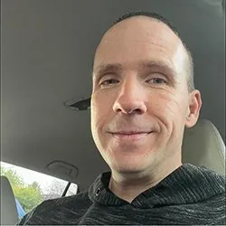 Dustin Reed headshot