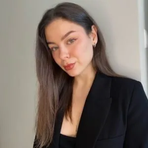 Mia Cooper headshot
