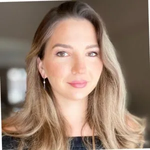 Maggie McTavish headshot